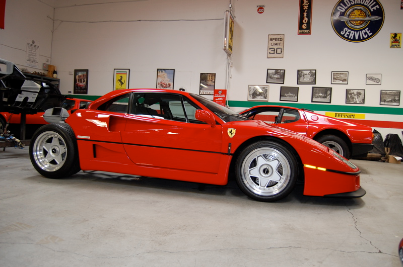 Illustration for article titled Tearing Down The Engine Of A Ferrari F40